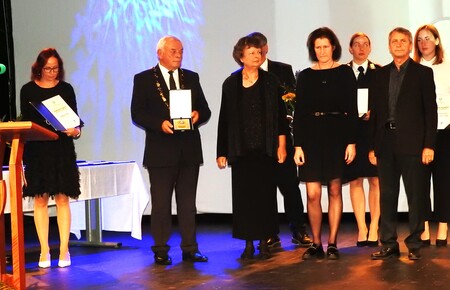 Spominska plaketa so prejeli Andreja Jerala_Marta Jarc in Zdravko Kastelic za izjemen prispevek pri ustanovitvi in vzpostavitvi delovanja Socialnovarstvenega zavoda Taber
